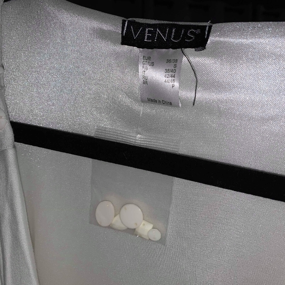 Sleeveless dress by Venus - Picture 2 of 2